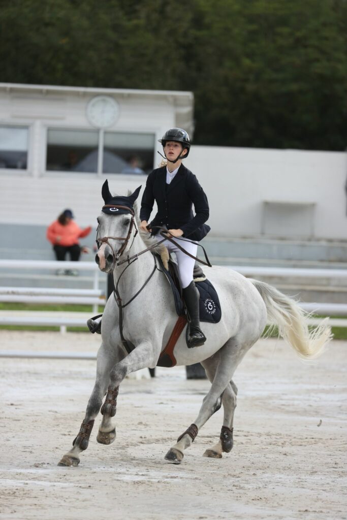 Louise Bellord, sponsorisée par Lucernys