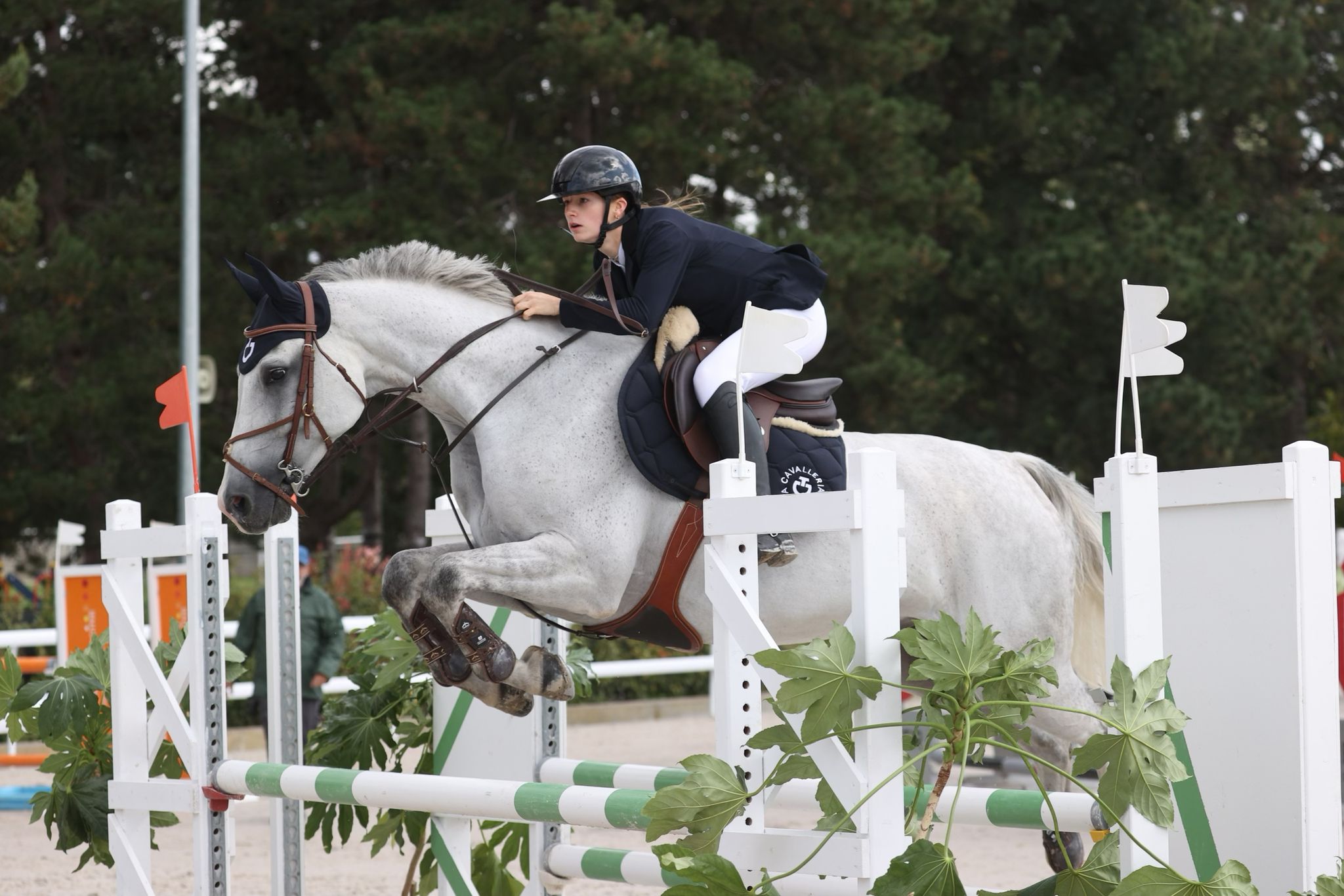 Lucernys sponsorise la cavalière Louise Bellord